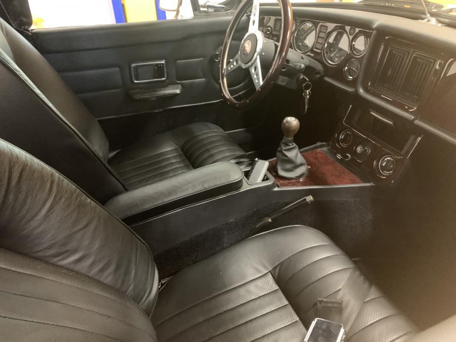 Интерьер MGB Roadster 5-Speed 1977 года  (фото 43 из 72)